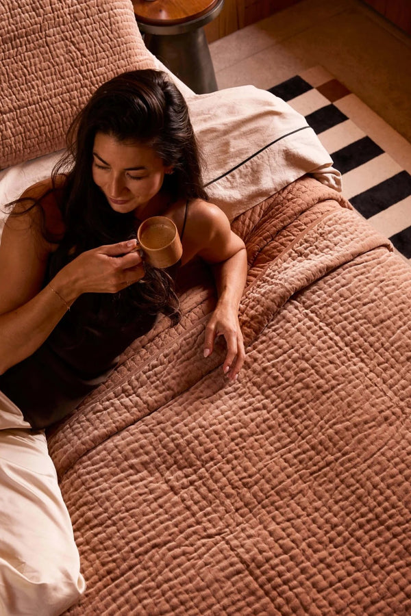 CINO CARAMEL VELVET QUILT