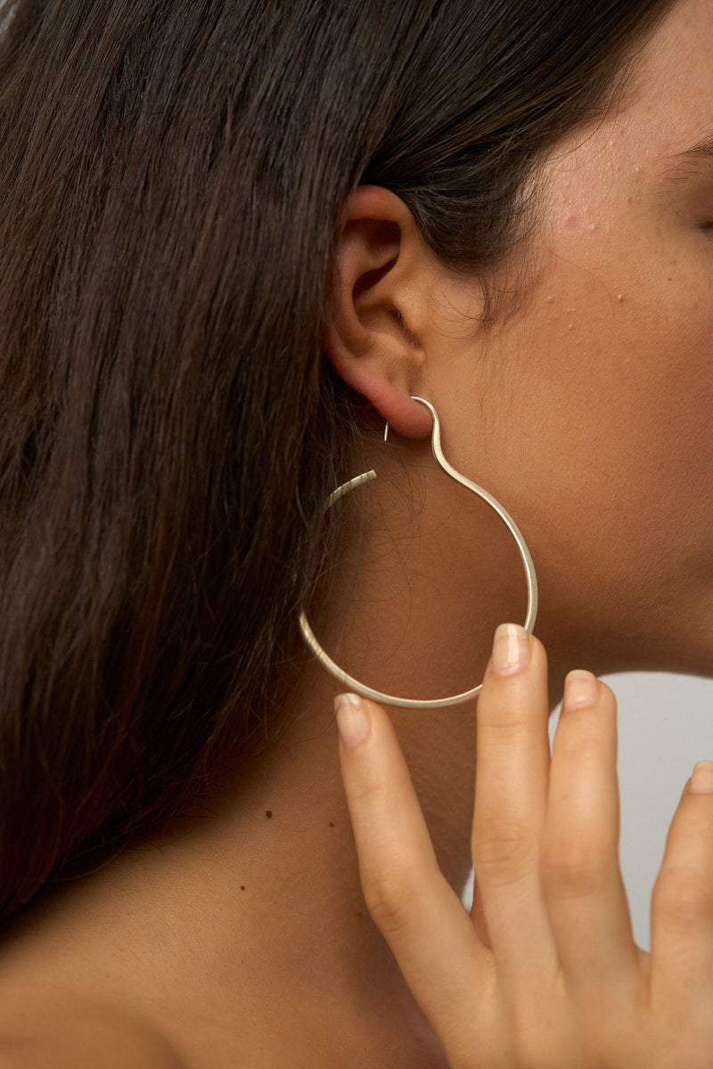 BEND HOOP EARRINGS