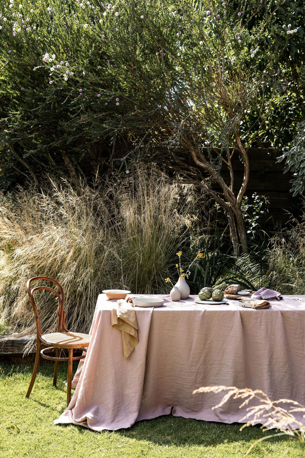 MOSS LINEN TABLE CLOTHS